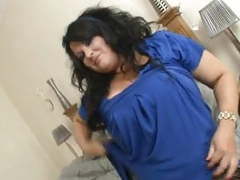 UhAnal presents: British bbw milf