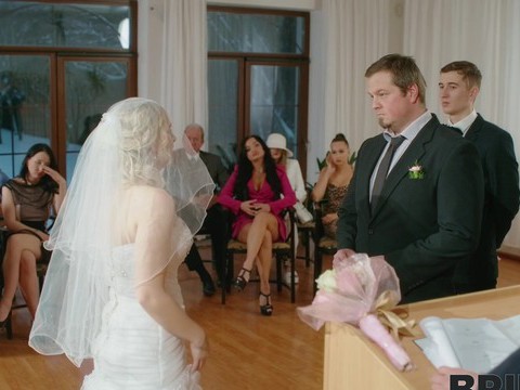 UhAnal presents: Dirty bride kristy waterfall rides a lover while people watch