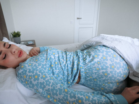 UhAnal presents: My whore step mom wakes me up in the best way she knows!