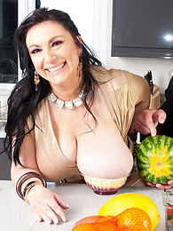 UhAnal presents: Sex in the kitchen